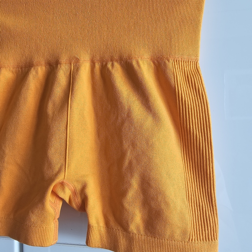 ✨ 3/$20✨ Ribbed Micro Seemless  Active Shorts - Picture 3 of 7